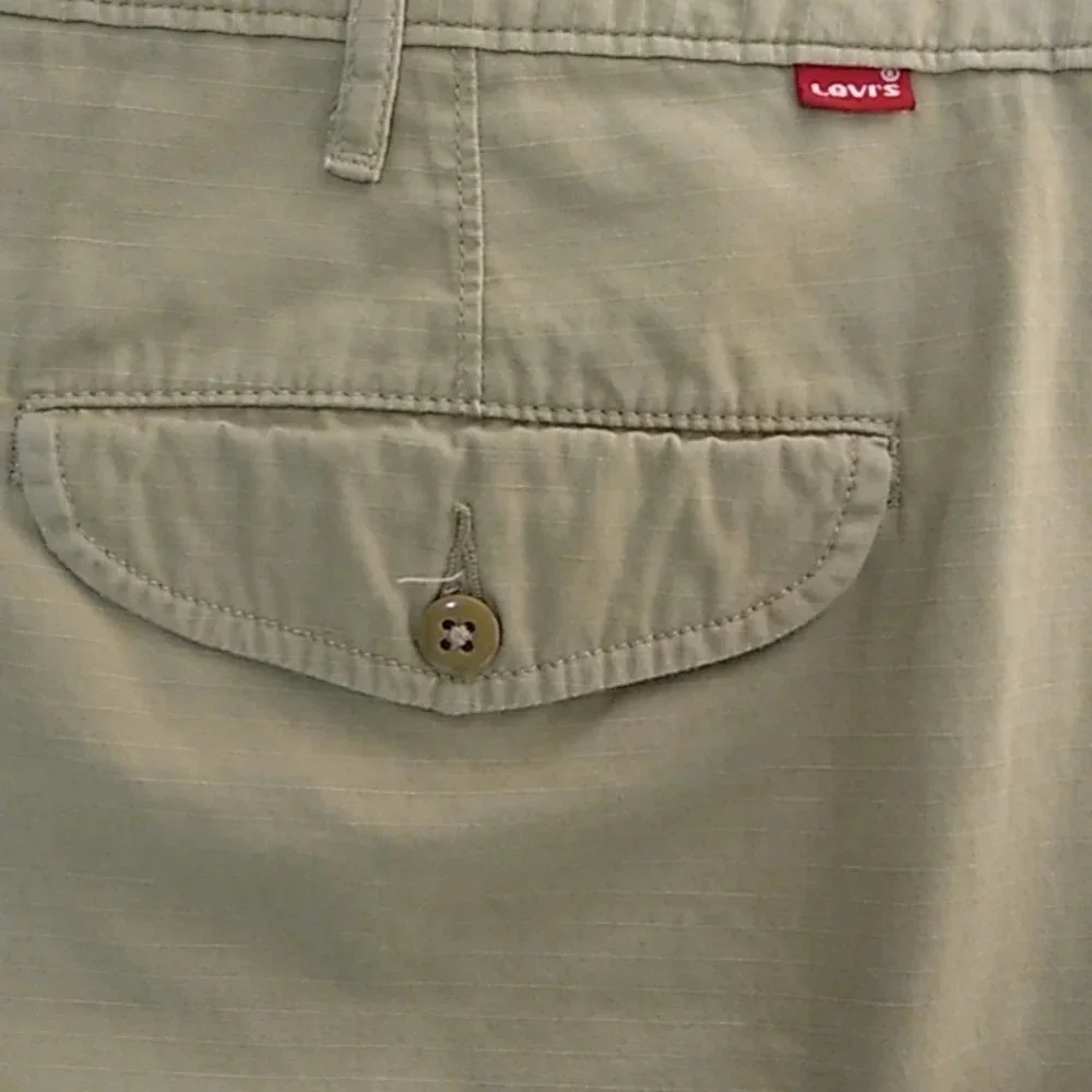 LEVIS WATERLESS, 100% COTTON, KHAKI TAN, CARGO SHORTS, SNAP CARGO POCKETS, W52 - Picture 3 of 10
